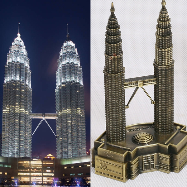 Home Decor Kuala Lumpur - งานฝีมือโลหะผสมสไตล์เรโทร โมเดลหอคอยพีโตรนาส ทวินทาวเวอร์ส คุราอัลลัมพฤ์ สำหรับของที่ระลึกการเดินทาง ของตกแต่งบ้าน
